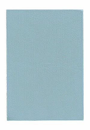 Weich hellblauer rechteckiger Badvorleger mit dicht gepackten, strukturierten Chenille-Schlingen, die die Oberfläche gleichmäßig bedecken.