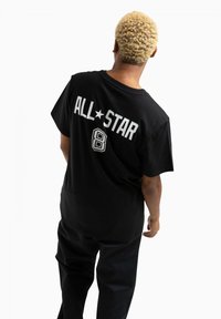 Converse RETRO CHUCK SOCCER - Camiseta estampada - schwarz