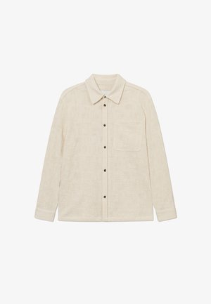 Hellbeige Button-Up-Hemd mit strukturiertem Muster, Kragen und einer Brusttasche. Verfügt über dunkelbraune Knöpfe auf der Vorderseite.