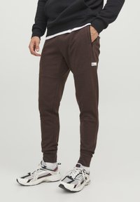 Jack & Jones JPSTWILL AIR PANTS - Jogginghose - seal brown