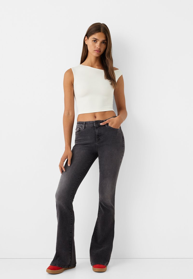 Bershka Flared Jeans donkergrijs