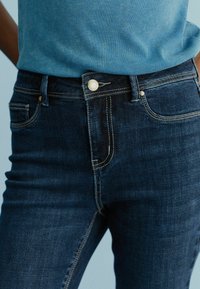Next POWER STRETCH STANDARD TALL - Aptempti džinsai - dark blue