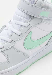 Nike Sportswear COURT BOROUGH MID 2 UNISEX - Sapatilhas de cano alto - pure platinum/mint foam/white