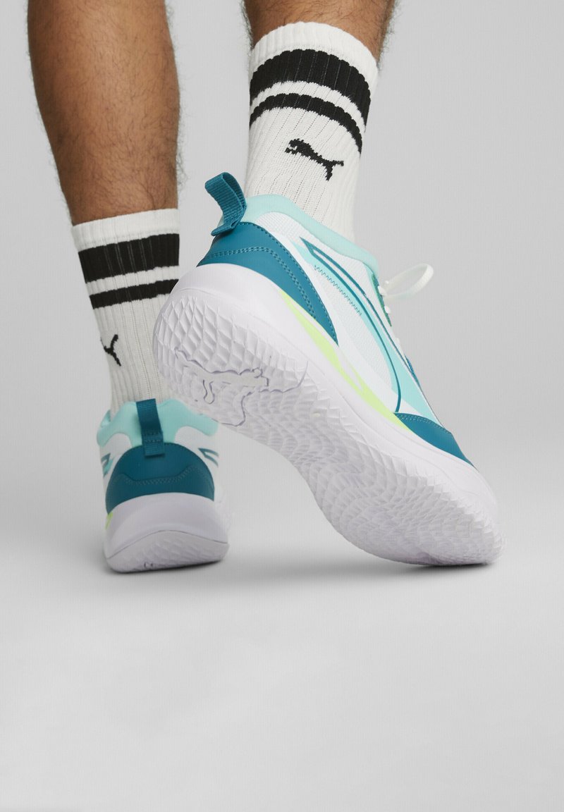 Puma aeon heritage trainers in white & green Clearance