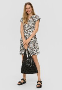 s.Oliver MIT V-AUSSCHNITT - Robe de jour - ecru