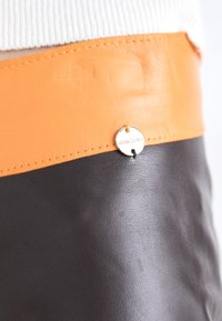 Marc Cain Skinnskjørt - bright pumpkin