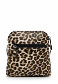 Borsa a tracolla con stampa leopardata, dotata di una tasca anteriore con cerniera, realizzata in materiale sintetico morbido, con una cerniera nera e un tracolla regolabile.