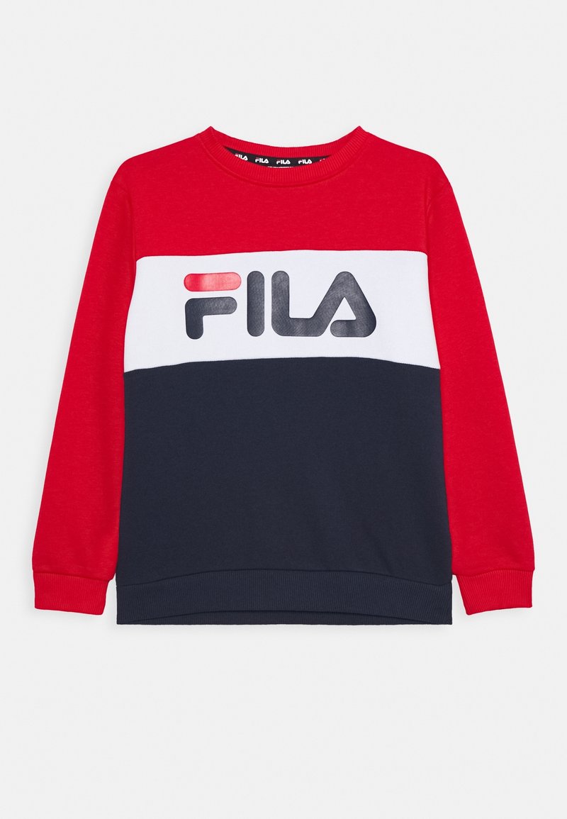 Sudadera FILA en rojo, blanco y azul marino con mangas largas y puños acanalados, con un gran logo de FILA en el pecho.
