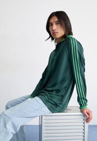adidas Originals LONG SLEEVE - Piké - mineral green