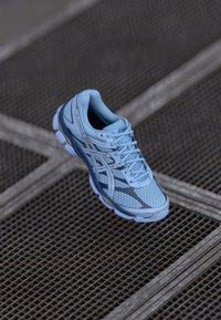 ASICS SportStyle GEL CUMULUS 16 UNISEX - Tossud - stone wash/independence blue