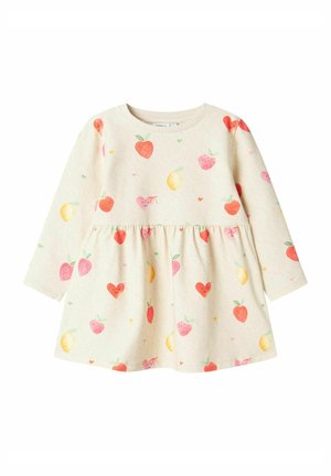 Abito a maniche lunghe color crema con vita arricciata, caratterizzato da stampe di frutta colorate e cuori in rosa, rosso e giallo, realizzato in tessuto morbido.