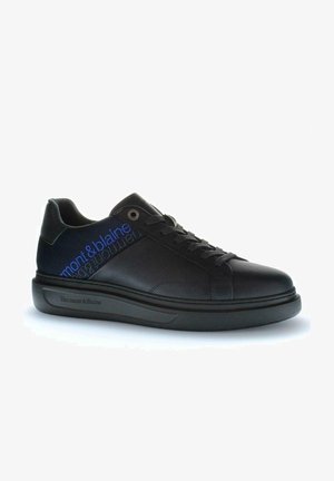 Schwarze Lederturnschuhe mit strukturierten Seiten, runder Zehenform und flacher schwarzer Sohle. Mit blauer Markenkennzeichnung an der Seite und Schnürdesign.