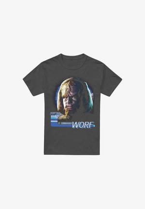 Dunkelgraues Baumwoll-T-Shirt mit einem Grafikmotiv eines Charaktergesichts in grünen und braunen Tönen, akzentuiert mit blauer Schrift, die "LT. COMMANDER WORF" liest.