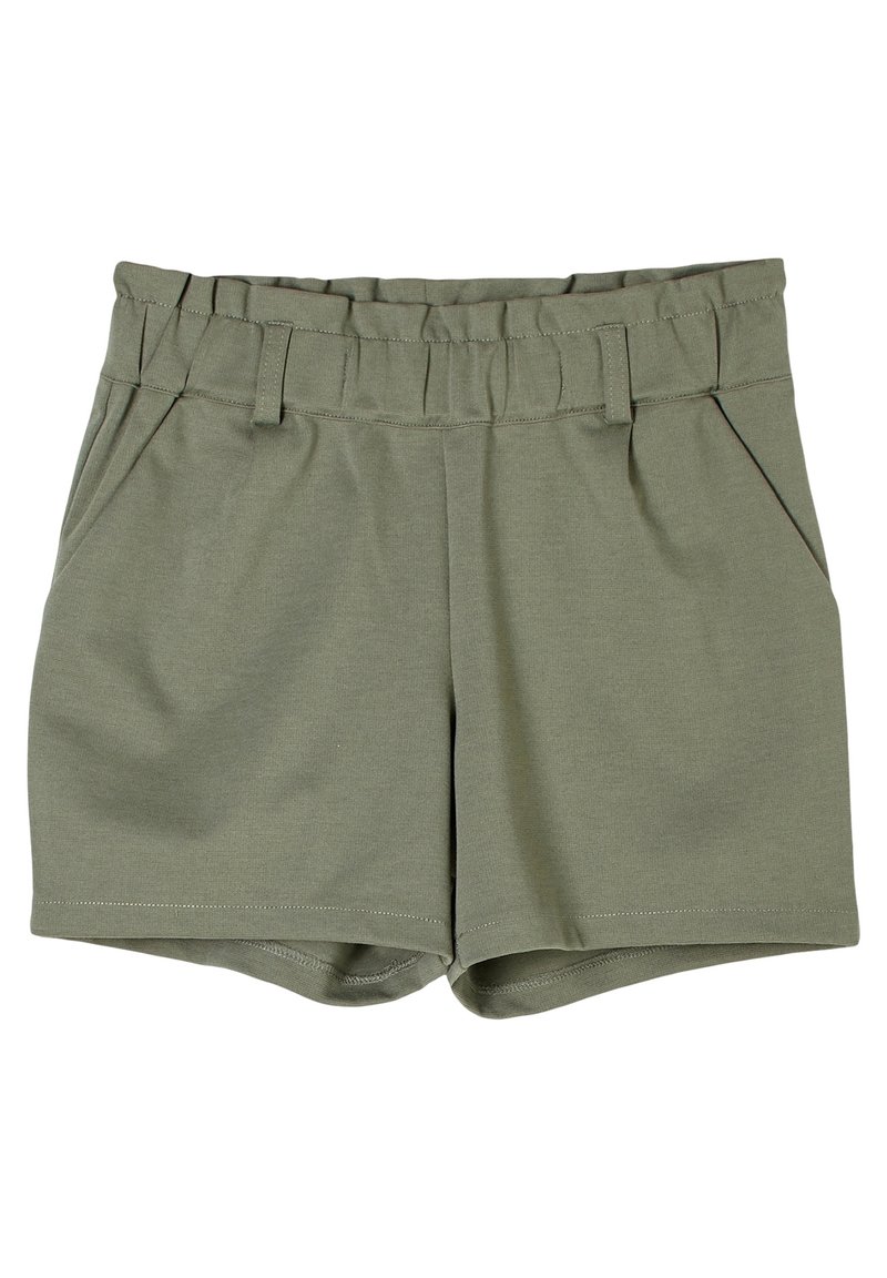 Shorts en mélange de coton vert avec une large taille élastique, deux poches avant et une texture lisse. Présente des accents de couture le long des bords.