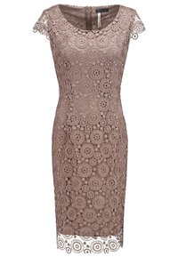 Robe fourreau en dentelle mauve avec motifs floraux circulaires, manches courtes, décolleté en U et fermeture éclair au dos.