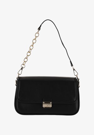 Bolso de hombro de cuero negro con diseño plano, asa de cadena en tono dorado y cierre metálico. Textura lisa con líneas limpias.