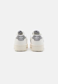 adidas Originals RIVALRY UNISEX - Joggesko - core white/grey three/off white