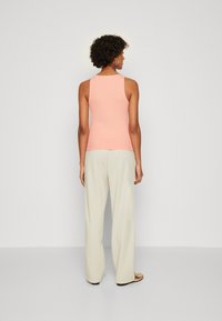 Guess GUENDALI - Topp - peach coral