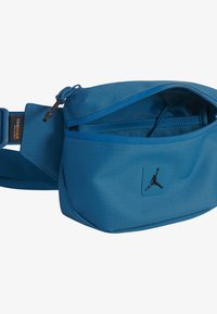 Jordan FRANCHISE CROSS BODY - Bältesväska - industrial blue