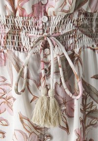 Guess DESTINY V NECK  - Robe longue - white/light pink