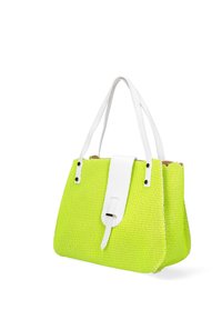 Borsa tote in rete gialla neon con dettagli in pelle bianca, forma strutturata, doppi manici e chiusura sicura a pattina.