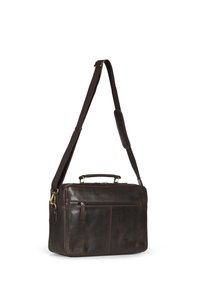 Braune Lederaktentasche mit Schultergurt. Verfügt über einen oberen Griff, eine vordere Reißverschlusstasche und eine glatte Textur. Beinhaltet Messingzubehör.