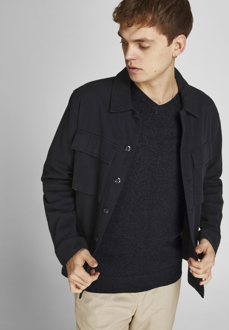 Jack & Jones JJEEMIL V-NECK NOOS - Pulóver - black