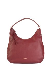 Bolso hobo de cuero texturizado rojo con una sola correa para el hombro y un acento de logo dorado. Forma suave y curvada con un detalle de bolsillo con cremallera.