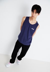 Levi's® RELAXED GRAPHIC TANK - Top - dark blue