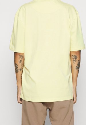 Camiseta estampada - yellow