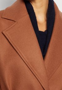 Anna Field Mantel - camel