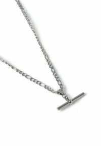 Ezüst lánc nyaklánc hosszúkás szemekkel és középen egyenes kapoccsal, polírozott felülettel és elegáns dizájnnal.