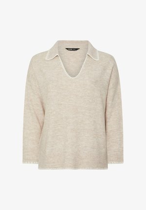 Suéter pullover en un tono beige claro con diseño de cuello en V y cuello. Presenta puños y dobladillo acanalados con un acabado de punto texturizado.