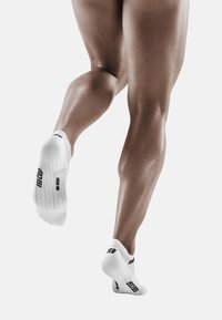 CEP COMPRESSION NO SHOW - Trainer socks - white