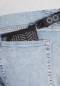 coocazoo MIT SICHTFENSTER - Wallet - black carbon