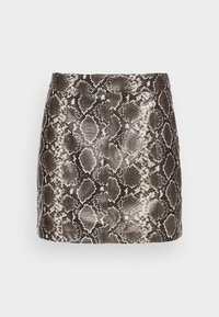 Saia mini de imitação de pele nas cores castanho e bege, apresentando um padrão de pele de serpente com escalas em forma de diamante e variações sutis de textura.