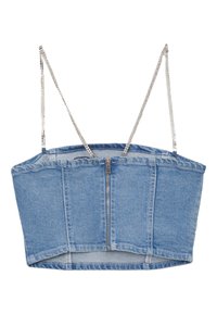 Top cropped in denim azzurro chiaro, con zip frontale e spalline in catena argentata. Il tessuto presenta una texture liscia con cuciture visibili.