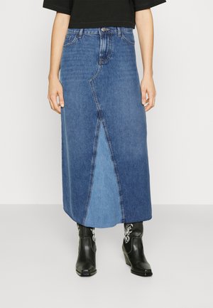ONLY ONLMOCHI LONG SKIRT - Denim skirt - medium blue denim