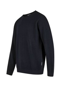 Dunkelblauer Pullover mit strukturiertem Strickmuster, rundem Halsausschnitt und gerippten Bündchen und Saum. Verfügt über ein kleines Etikett an der Seite.