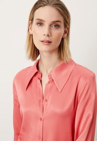 s.Oliver BLACK LABEL MIT RAFFUNGEN - Bluzka