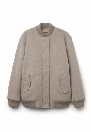 Beige uld bomberjakke med ribbet krave og manchetter, der har et struktureret frontpanel med diamantstik og to skrå lommer.