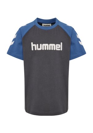 Grijze T-shirt met blauwe raglanmouwen, voorzien van een opvallend wit 'hummel' logo op de voorkant. Zacht katoen materiaal met een losse pasvorm.
