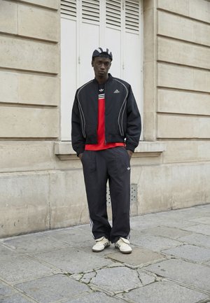 Poradie 6: adidas Originals - TEAMGEIST - Ľahká bunda