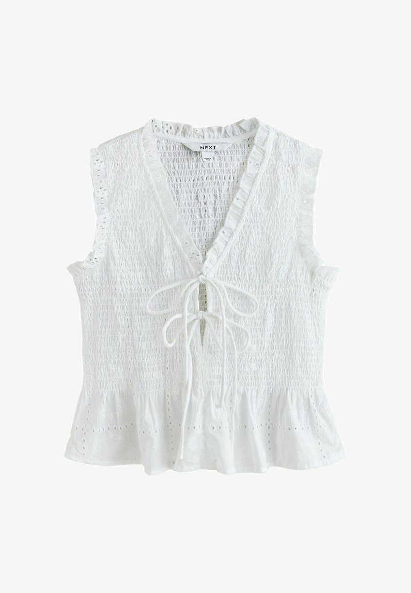 Bílá bavlněná košile bez rukávů s nařaseným živůtkem, krajkovým lemem, výstřihem do V, předním zavazováním a volánkovým lemem.