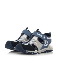 Zapatos híbridos azul y marino con correa ajustable, parte superior de malla transpirable, protector de goma en la punta y suela con patrón para mayor agarre.