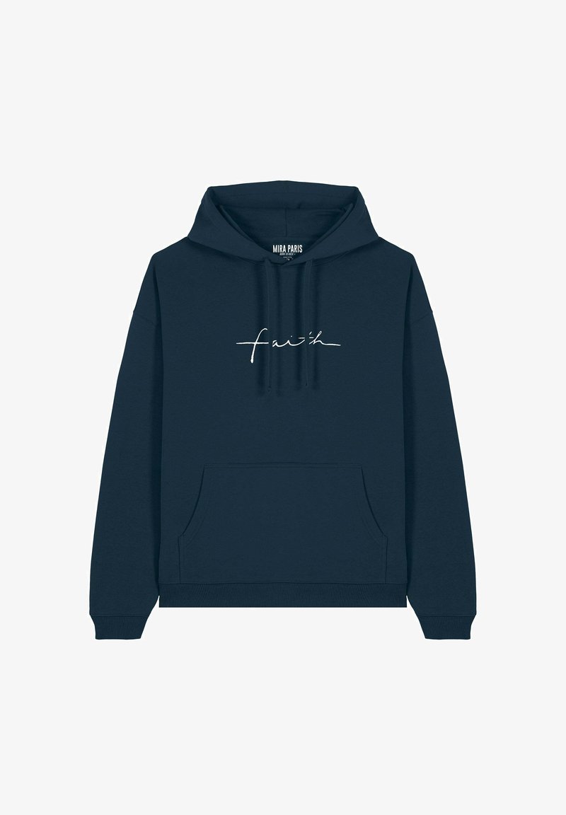 Marineblauwe katoenen hoodie met een voorkant zak en verstelbare capuchon. Voorzien van witte cursieve tekst "faith" op de borst. Zachte textuur, casual ontwerp.