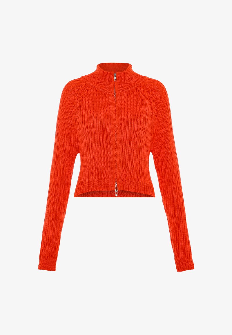 Spilgti oranžs ribots džemperis ar īsām piedurknēm un priekšējo rāvējslēdzēju, ar augstu apkakli.