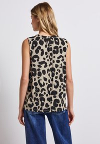 Street One - Top