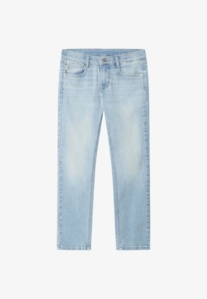 Jeans de mezclilla azul claro con botón frontal, cremallera, trabillas para cinturón y cinco bolsillos, colocados planos sobre un fondo blanco.