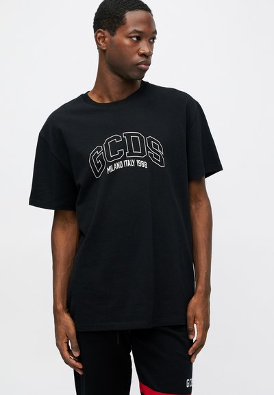Svart bomull t-shirt med logotypen "GCDS MILANO ITALY 1988" i vitt, korta ärmar och lös passform.